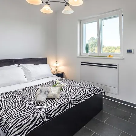 Holiday home 8 Bedroom Beautiful In *