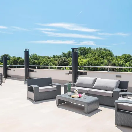 8 Bedroom Beautiful In Holiday home Liznjan