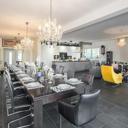 Beautiful In With Kitchen Holiday home