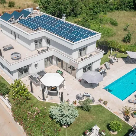 8 Bedroom Beautiful In Holiday home *