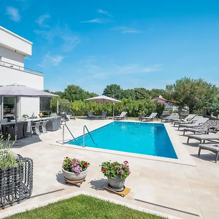 8 Bedroom Beautiful In * Liznjan