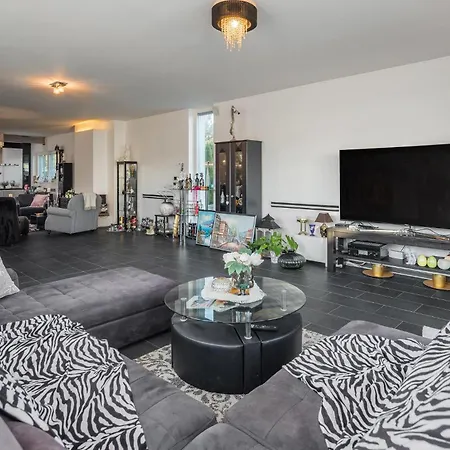 Holiday home Beautiful In With Kitchen *