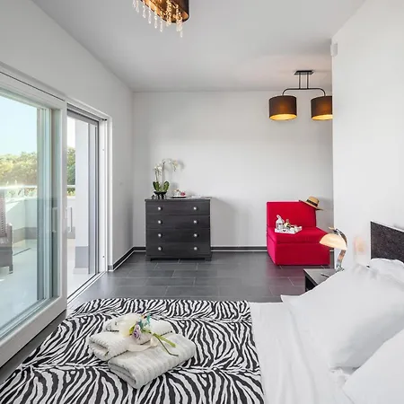 Holiday home 8 Bedroom Beautiful In *