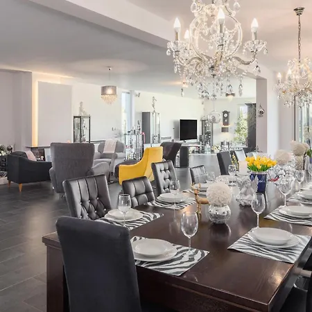 Holiday home 8 Bedroom Beautiful In *