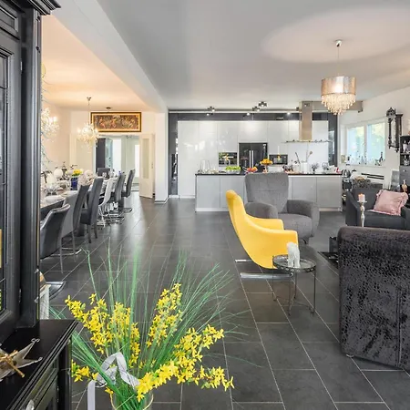 Holiday home 8 Bedroom Beautiful In Liznjan